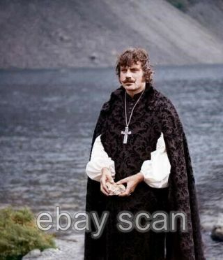 Oliver Reed English Actor Candid In Costume 8x10 Photo 120