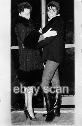 Liza Minnelli Judy Garland Sweet Embrace Candid 8x10 Photo 637