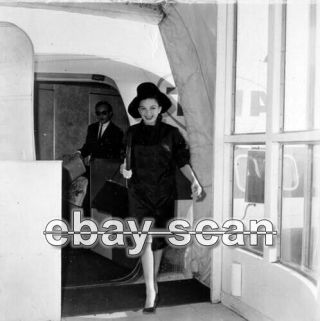 Judy Garland Candid Exits Airplane 8x10 Photo Ss