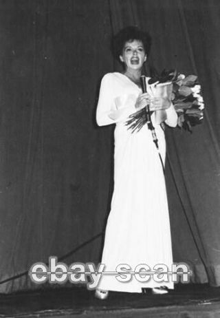 Judy Garland Candid 8x10 Photo 889