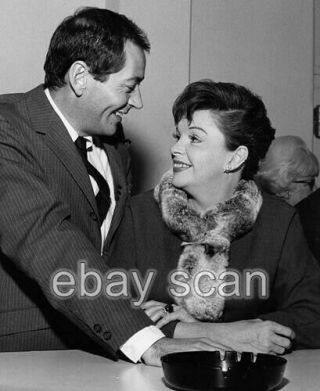 Judy Garland With A Male Candid 8x10 Photo 747