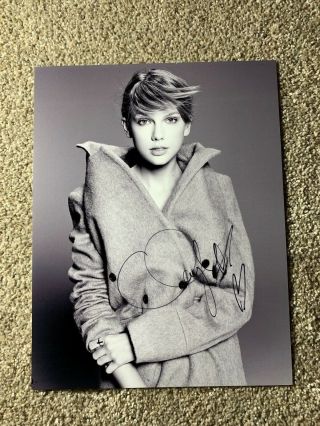 Taylor Swift Sign Autograph Photo With