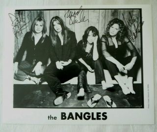 Bangles Autographed Photo 2001 8 X 10 Official Issue