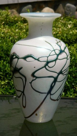 Robert Held Art Glass Vase Iridescent Thread Web Signed 9 1/2 "