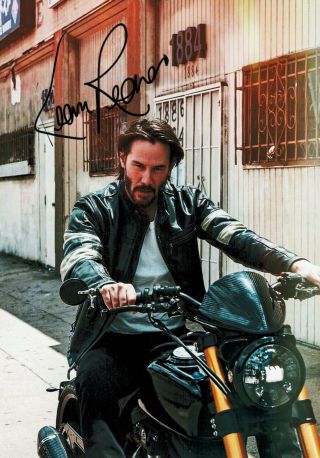 Autographed Keanu Reeves Signed Photo 8 X 12 (21x30cm)