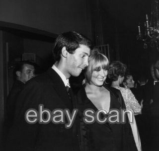 Sharon Tate At A Party 8x10 Photo 56