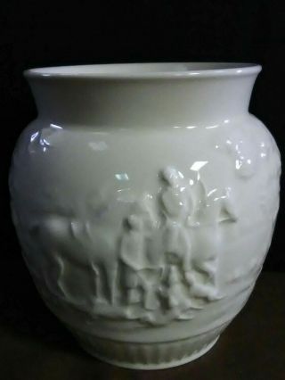 Elegant Vtg.  Wedgwood Barlaston & Etruria England Cream Embossed " Fox Hunt " Vase