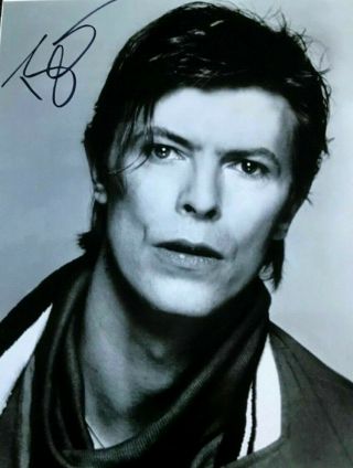 David Bowie Signed Autographed Photo.  Ziggy Stardust.  Labyrinth.  Space Oddity.