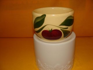 Vintage Watts Apple Pottery Bean Cup Yellow Ware Pre - Owned