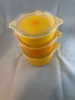 Pyrex Daisy 1968 - 1973 Set Of Three Small Casserole Bowls With Lids - Vintage 2