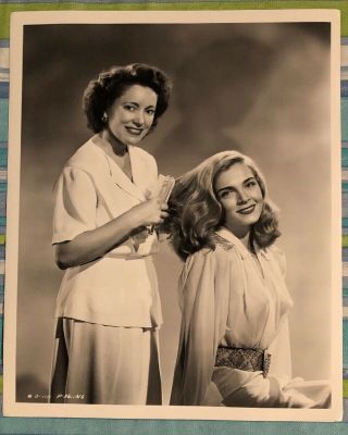 Orig 1947 Columbia Pictures Chief Hair Stylist Photo Helen Hunt Lizabeth Scott
