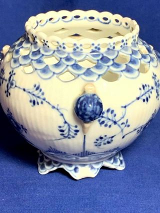 Rare Royal Copenhagen china Blue Fluted Full Lace pattern 1043 Snail Vase 2