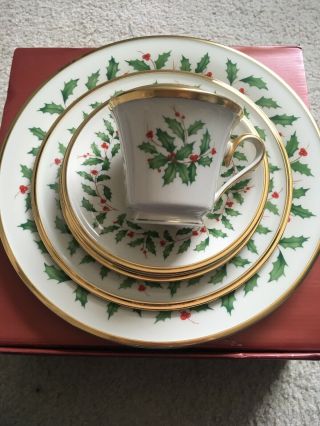 Lenox Holiday Holly Pattern 5 - Piece Place Setting