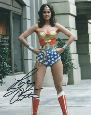 Lynda Carter As Wonder Woman Autograph - 8x10 W Hologram