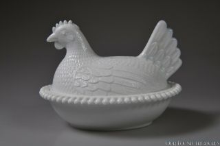 C.  1950s 0539 7 " Hen On Nest Indiana Milk Glass Stippled Base W/slotted Bead
