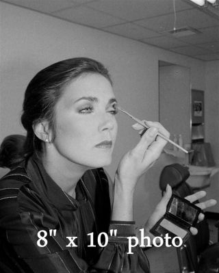 Lynda Carter Wonder Woman Doing Her Make Up Photo 2 (139)
