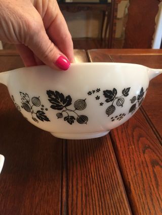Vintage Pyrex Black And White Gooseberry Cinderella Nesting Bowls 441 443 3