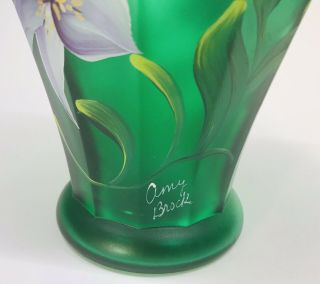 Fenton Hand Painted Emerald Green Iridescent Vase With Lilies 6