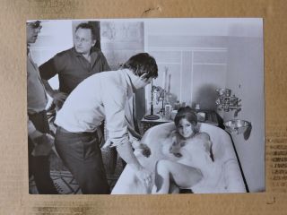 Ira Von Furstenberg In A Bubble Bath Leggy Candid Photo 1968 Negresco