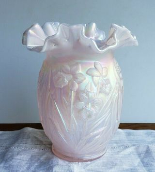 Fenton Glass vase pink iridescent with daffodils ruffled rim 8 Inches 2
