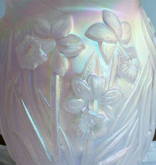 Fenton Glass vase pink iridescent with daffodils ruffled rim 8 Inches 3