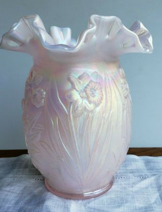 Fenton Glass vase pink iridescent with daffodils ruffled rim 8 Inches 7