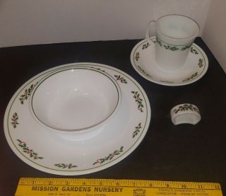 Corelle Holly Days 16pc Christmas Dinnerware Corning Four X 4pc Place Settings