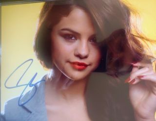 Autographed Selena Gomez Signed 8 X 10 Photo Really Authentic Signature.