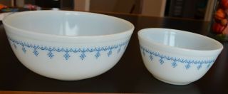 Vintage Pyrex Snowflake Garland White Blue Glass Mixing Nesting Bowls 1.  5 & 4 Qt