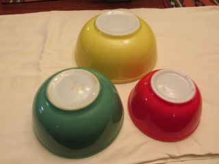 Set Of 3 Vintage Pyrex Mixing Bowls Primary Colors Yellow Green And Red