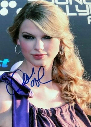 Taylor Swift Signed Autographed Photo.  Our Song.  Love Story.  Fearless.  Grammy.