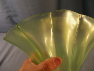 Vintage Fenton Florentine Green Stretch Glass Fan Vase - Glows Under Black Light 4