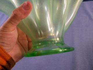 Vintage Fenton Florentine Green Stretch Glass Fan Vase - Glows Under Black Light 5