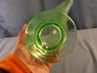 Vintage Fenton Florentine Green Stretch Glass Fan Vase - Glows Under Black Light 6