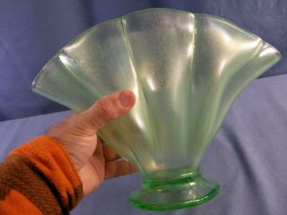 Vintage Fenton Florentine Green Stretch Glass Fan Vase - Glows Under Black Light 8