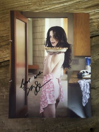 Mary Louise Parker,  Hand Signed 8.  5x11 Photograph.  Weeds.