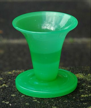 Old Green Uranium Glass Vase 5 Ins Rd No 543290 Stevens & Williams/whitefriars