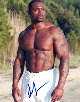 Thomas Jones Signed Autograph 8x10 Photo Shirtless Actor Model Chicago Bears