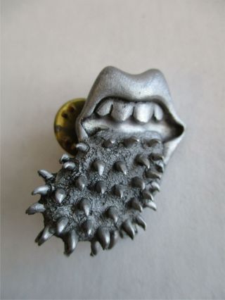 Spiked Tongue Rolling Stones Voodoo Lounge Tour Rock 1994 1 " Metal Tie Lapel Pin