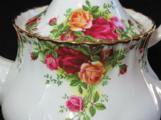 Vintage Royal Albert Bone China England Old Country Roses 6.  3 " - Teapot With Lid