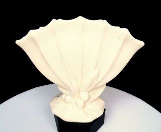Mccoy Art Pottery Leaves And Berries Matte White 6 1/4 " Fan Vase 1930 