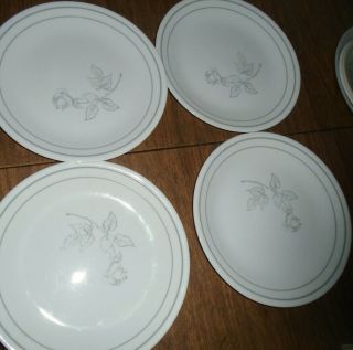 Set Of 4 Solitary Rose 8 1/2 " Luncheon Plates,  Corning Ware Corelle - Gray/white