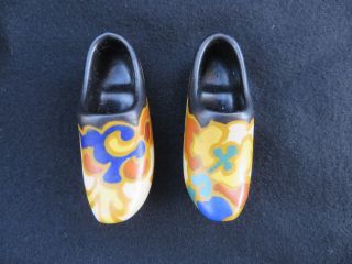 Vintage Pair (2) Of Gouda Art Pottery Holland Small Miniature Shoes Regina
