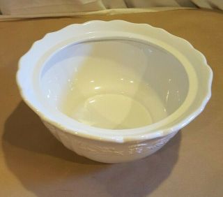 CorningWare Traditions Embossed White Stoneware Covered 2 Qt Casserole Dish 4