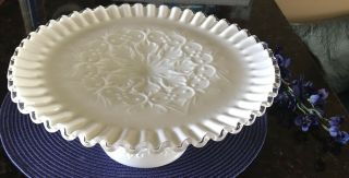 Silvercrest Spanish Lace Pedestal Footed Cake Stand Milkglass 10 1/2” Wx4 1/2” T