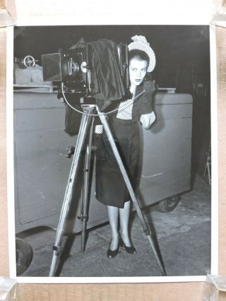 Janis Paige Behind A Camera Candid Portrait Photo 1947 Love And Learn