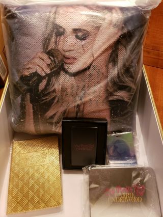 Carrie Underwood Cry Pretty Tour Vip Package Souvenirs