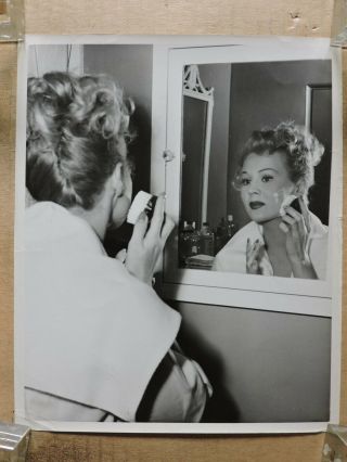 Virginia Mayo Washing Her Face Oringinal Candid Portrait Photo By Bert Six 1949