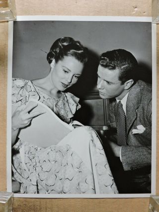 Janet Leigh And Marshall Thompson Read The Script Dw Candid Photo 1948