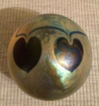 1981 Signed Robert Eickholt Iridescent Paperweight With Hearts